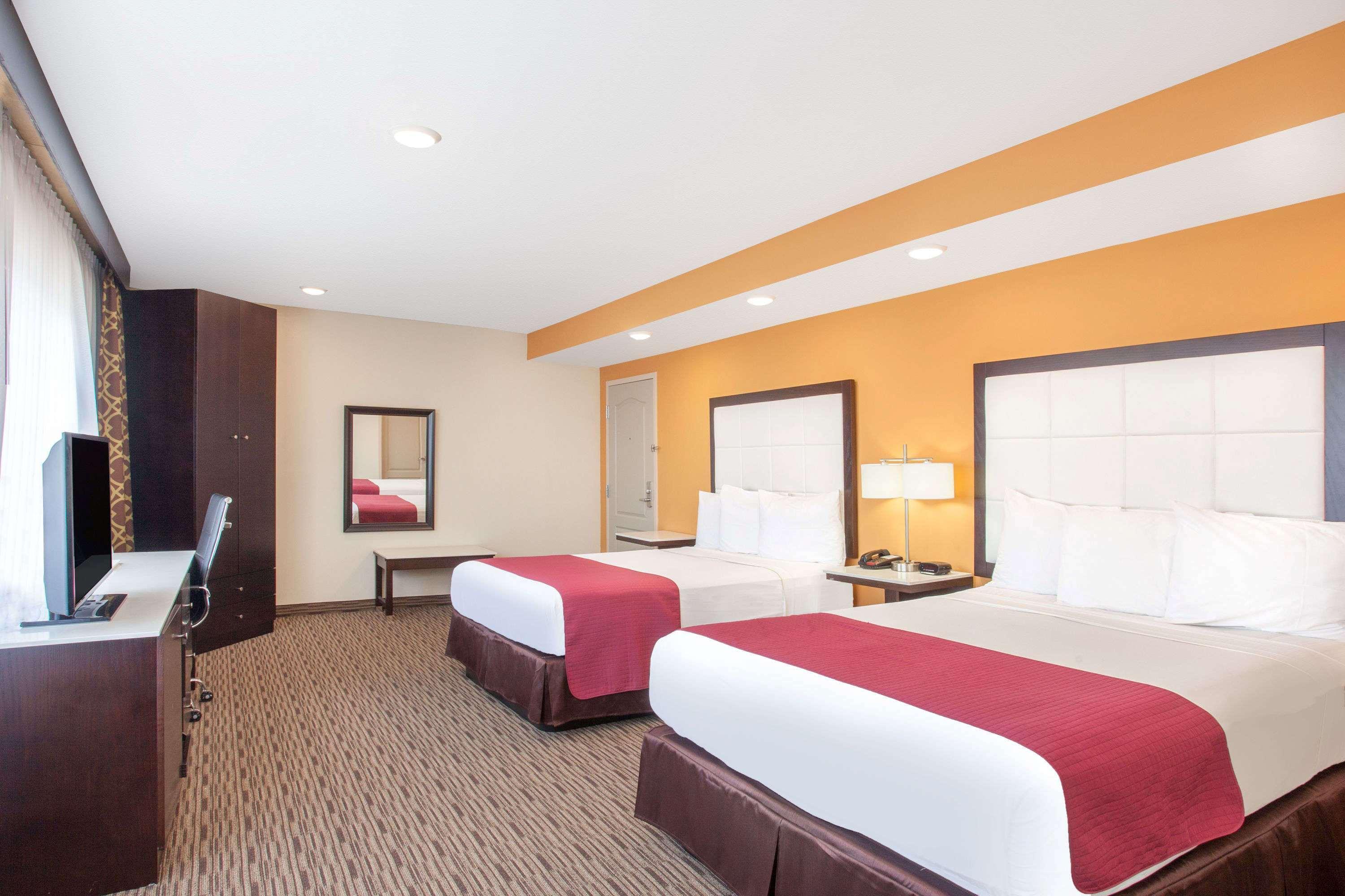 รามาดา บาย วินด์แฮม คัลเวอร์ซิตี้ Hotel ลอสแอนเจลิส ภายนอก รูปภาพ